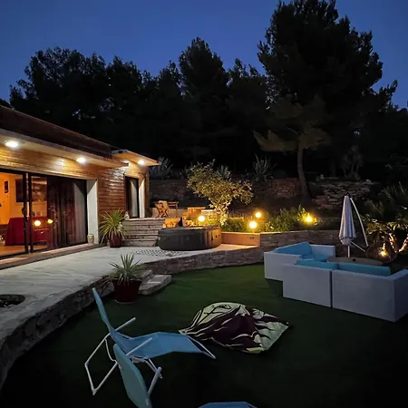 Villa D Exception Avec Piscine Vue Mer Et Jacuzzi Sur Les Hauteurs De La Ciotat Villa